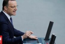 Γερμανία: Παραιτήθηκε ο Γενς Σπαν μετά τις αντιδράσεις για απόκτηση παιδιού μέσω παρένθετης μητέρας