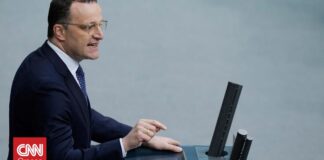 Γερμανία: Παραιτήθηκε ο Γενς Σπαν μετά τις αντιδράσεις για απόκτηση παιδιού μέσω παρένθετης μητέρας