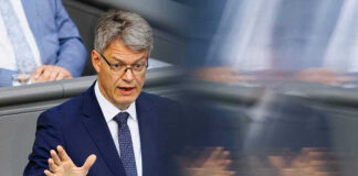 Γερμανία: Ο υπουργός Μεταφορών ζητά την απόλυσή του κάνοντας λόγο για «αναξιοπρεπή κατάσταση»