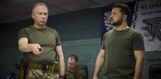 Ο Ζελένσκι καθαίρεσε τον αρχιστράτηγο Σίρσκι εν μέσω διαδηλώσεων – Ποιος τον αντικαθιστά