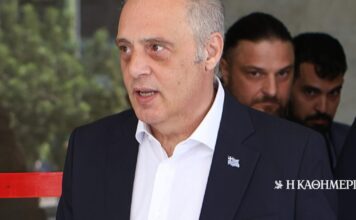 Εντός και Εκτός: Συνωστισμός στα δεξιά της Ν.Δ.