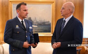 Εύσημα Δένδια στον χειριστή του F-16 που έκανε αναγκαστική προσγείωση στη Ζάκυνθο