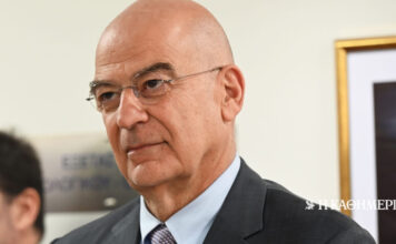 Εντός και Εκτός: Ευχές, αλλά και αιχμές προς τη Γαλλία από τον Δένδια