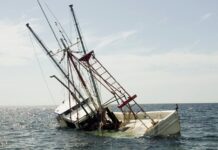 Άλλοι τα εύσημα και άλλοι τα ένσημα