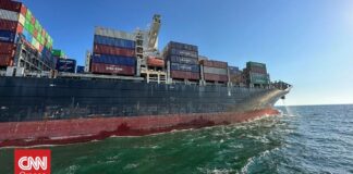 Ρωσικά πλήγματα σε πλοία που μετέφεραν πυρομαχικά στην Οδησσό της Ουκρανίας