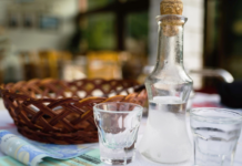 Λουκέτα σε ταβέρνες για χύμα τσίπουρο χωρίς αποδείξεις