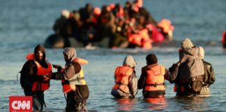 Γαλλία: Συγκρούσεις της αστυνομίας με μετανάστες που επιχείρησαν να διαφύγουν με φουσκωτό