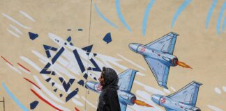 Το Ιράν θα δράσει «πιο επιθετικά» στον επόμενο γύρο του πολέμου, λέει σύμβουλος του Μοτζτάμπα Χαμενεΐ