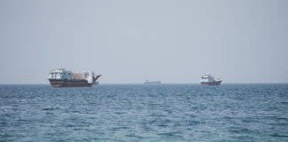 Σκληρό παζάρι για τα Στενά του Ορμούζ – Τι ζητά το Ιράν από τον Τραμπ, οι συνομιλίες με το Ομάν