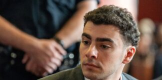 Ο Μαντζιόνε δήλωσε ένοχος για ομοσπονδιακές κατηγορίες για τη δολοφονία του CEO – Ισόβια ζητούν οι εισαγγελείς