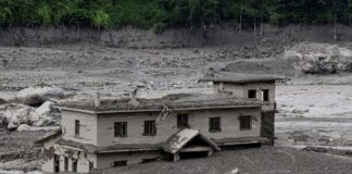 Εκατόμβη νεκρών σε Νεπάλ και Θιβέτ μετά την πλημμύρα – Πάνω από 1.000 αγνοούμενοι, χωριά θάφτηκαν στη λάσπη