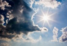 Πρόσκαιρες νεφώσεις και σταθερή θερμοκρασία έως 37 βαθμούς
