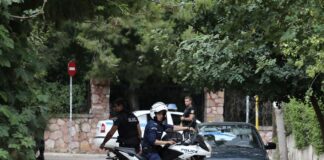 Όσα ξέρουμε μέχρι τώρα για το τροχαίο στην Αθηνών-Σουνίου – Οι Γερμανοί τουρίστες και οι αστυνομικοί της ΔΙΑΣ