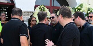 Δημήτρης Κόκοτας: Συγκίνηση στο τελευταίο «αντίο» στον αγαπημένο ερμηνευτή