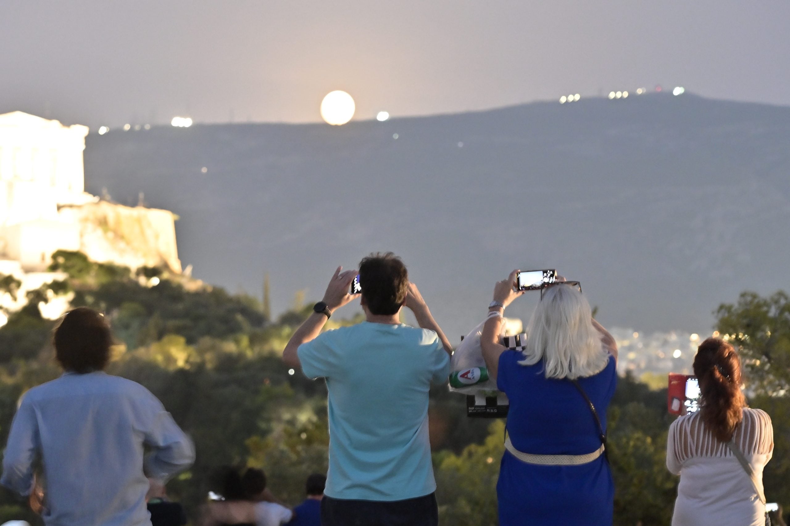ΑΥΓΟΥΣΤΙΑΤΙΚΗ ΠΑΝΣΕΛΗΝΟΣ ΑΠΟ ΤΟΝ ΛΟΦΟ ΤΗΣ ΠΝΥΚΑ