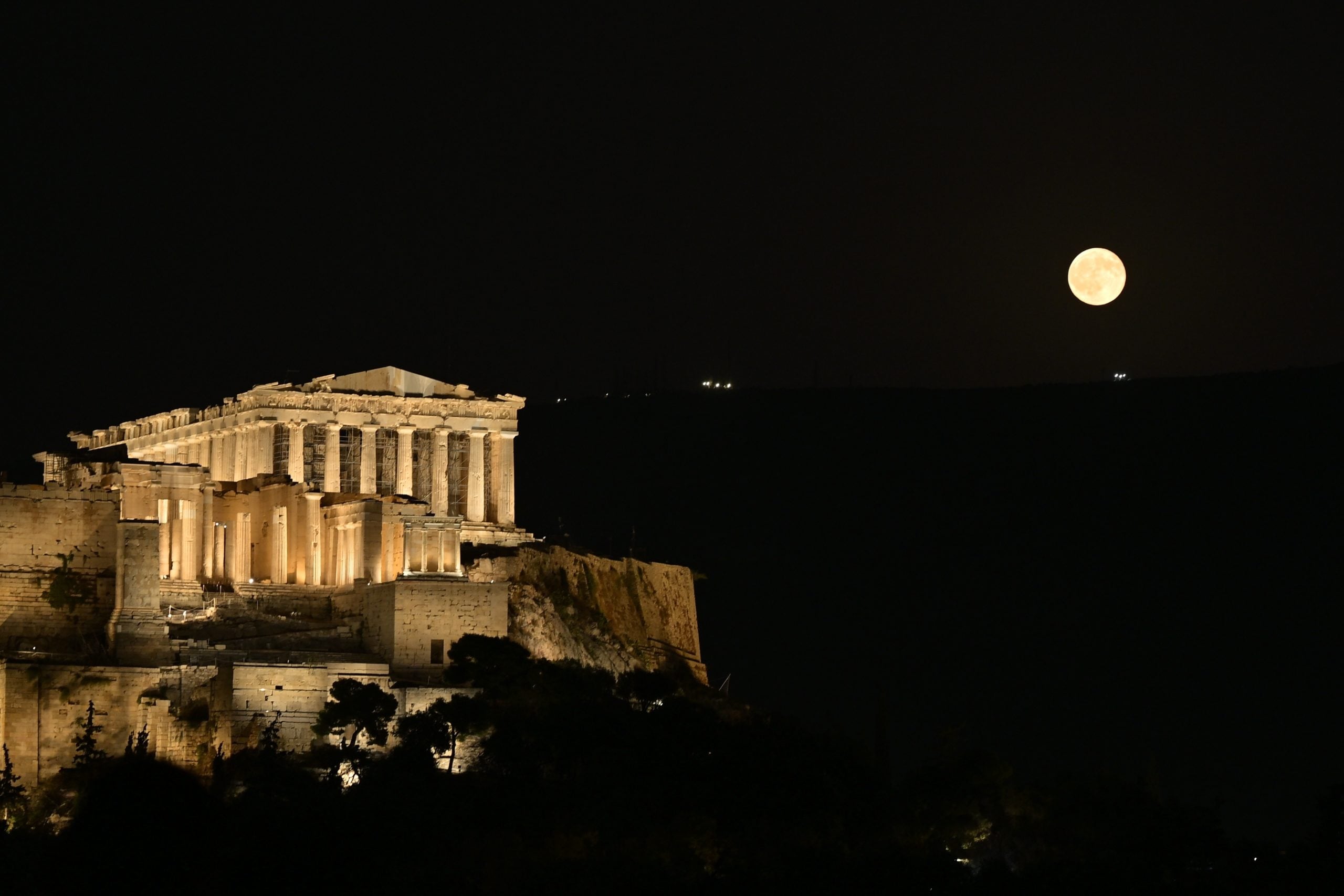ΑΥΓΟΥΣΤΙΑΤΙΚΗ ΠΑΝΣΕΛΗΝΟΣ ΑΠΟ ΤΟΝ ΛΟΦΟ ΤΗΣ ΠΝΥΚΑ