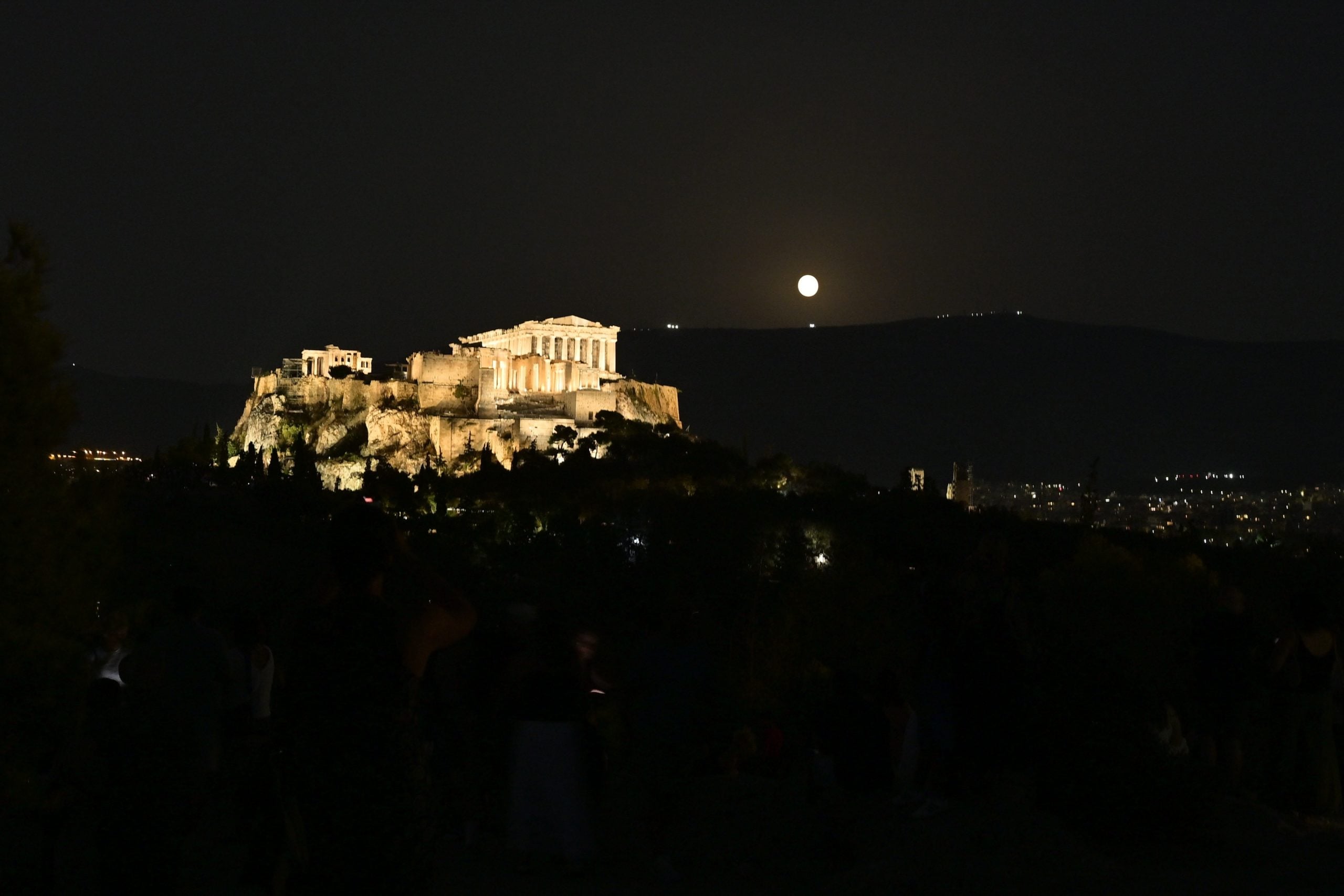 ΑΥΓΟΥΣΤΙΑΤΙΚΗ ΠΑΝΣΕΛΗΝΟΣ ΑΠΟ ΤΟΝ ΛΟΦΟ ΤΗΣ ΠΝΥΚΑ