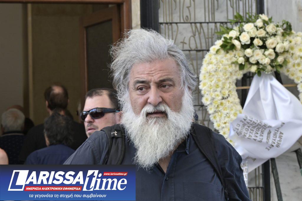 Το τελευταίο αντίο στον Νίκο Καλογερόπουλο – Συγκίνηση στην πολιτική κηδεία του σπουδαίου ηθοποιού