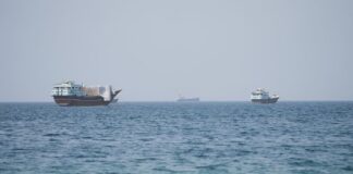UKMTO: Πλοίο χτυπήθηκε από άγνωστο βλήμα στα Στενά του Ορμούζ – Ένας τραυματίας