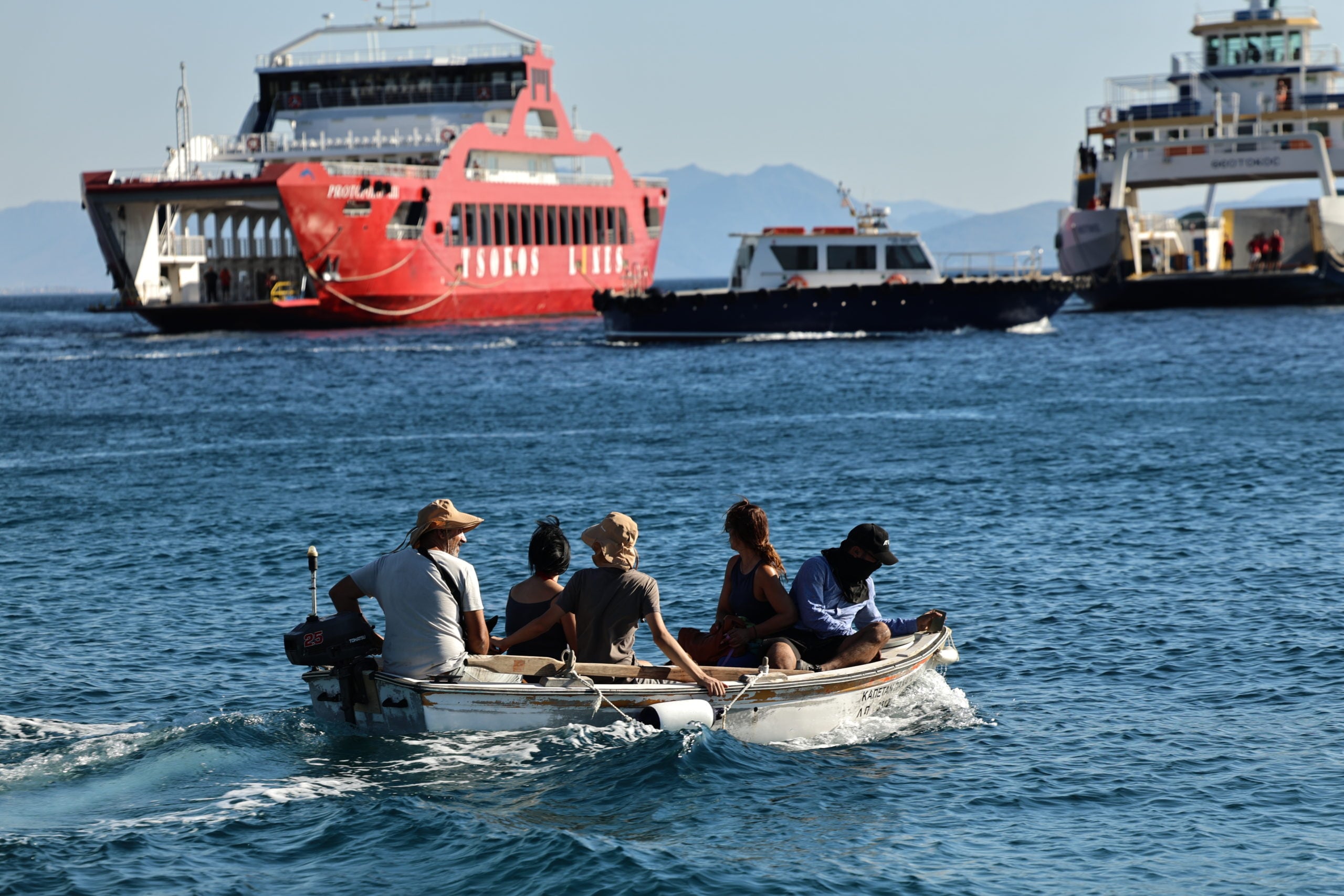 Σαλαμίνα, Φωτιές, απεγκλωβισμένοι, Σατερλί, Κολώνες 