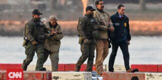 «Κρατάμε γερά», δηλώνει ο Μαδούρο και δημοσιεύει φωτογραφίες από τη φυλακή