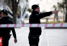 Βρετανία: Αίτημα 31.000 πολιτών για δημόσια έρευνα μετά τον θάνατο του καθηγητή του Κέιμπριτζ