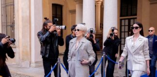 Οι δημιουργοί του «Ο Διάβολος φοράει Prada 2» αποκαλύπτουν γιατί η συνέχεια δεν αφορά τη μόδα, αλλά την επιβίωση των media