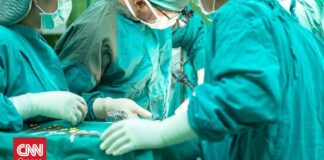 Επιτυχής η πρώτη εγχείρηση με τη βοήθεια ΑΙ – Αφαιρέθηκε όγκος από ασθενή που έχανε την όρασή του