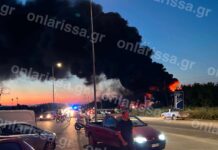 Φωτιά σε εργοστάσιο πλαστικών ειδών στη Λάρισα