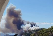 Φωτιά στη Σαλαμίνα: Επιχειρούν και εναέρια μέσα