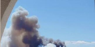 Φωτιά στη Σαλαμίνα: Επιχειρούν και εναέρια μέσα