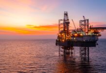 Αποκαταστάθηκε στα 2/3 η ροή πετρελαίου στα Στενά του Ορμούζ