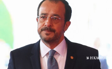 Εντός και Εκτός: Αύγουστος παρασκηνίου για το Κυπριακό