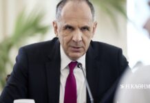 Με την εξωτερική πολιτική και στις κάλπες