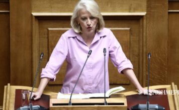 Δούρου: Ψηφοδέλτιο με όσους θέλουν και μπορούν