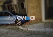 Αυτοκίνητο προσέκρουσε σε τοίχο μετά από σφοδρή σύγκρουση
