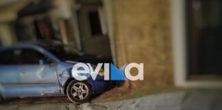 Αυτοκίνητο προσέκρουσε σε τοίχο μετά από σφοδρή σύγκρουση