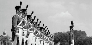 «Όχι σε αξύριστους και υπέρβαρους» – Πώς η τυπολαγνεία στο στράτευμα οδηγεί σε ταπεινωτικές ήττες