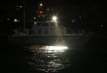 Επιχείρηση έρευνας και διάσωσης μετά την ανατροπή βάρκας – 51 διασωθέντες, 1 χωρίς τις αισθήσεις και περίπου 25 αγνοούμενοι