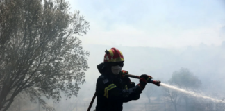 Φωτιά στην Παιανία – Καίει χαμηλή βλάστηση