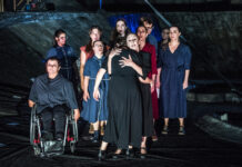 «Τρωάδες» του Ευριπίδη – Μια μοναδική θεατρική εμπειρία χωρίς αποκλεισμούς στην Επίδαυρο