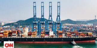 Τραγωδία στην Κίνα: 20 νεκροί από πυρκαγιά σε φορτηγό πλοίο – Έρευνες για αγνοούμενους