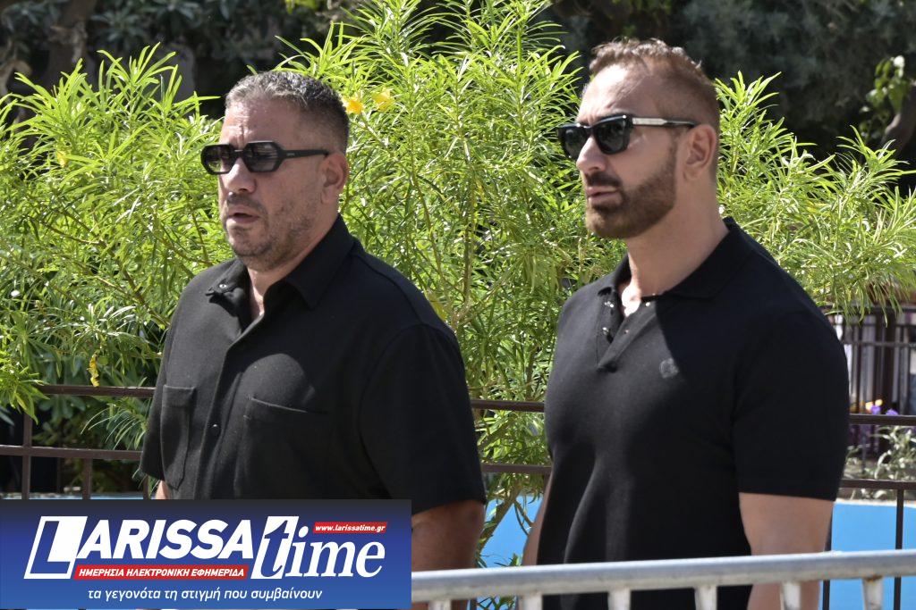 Γιώργος Μαζωνάκης: Στη Νίκαια η εξόδιος ακολουθία – Παρουσία καλλιτεχνών και πλήθους κόσμου (Live)