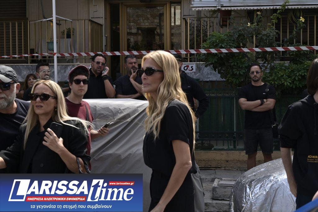 Γιώργος Μαζωνάκης: Στη Νίκαια η εξόδιος ακολουθία – Παρουσία καλλιτεχνών και πλήθους κόσμου (Live)