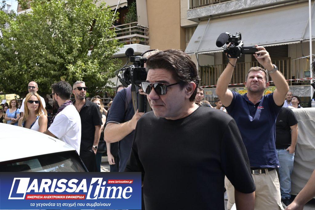 Γιώργος Μαζωνάκης: Στη Νίκαια η εξόδιος ακολουθία – Παρουσία καλλιτεχνών και πλήθους κόσμου (Live)