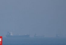 Ιράν: Τα πλήγματα σε αμερικανικά πλοία θα ενταθούν αν οι ΗΠΑ συνεχίσουν τη ναυτική πολιορκία