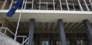 Άρχισε η δίκη για τη φονική έκρηξη έξω από τράπεζα – «Θέλαμε να βγάλουμε λεφτά» απολογήθηκε ο 42χρονος