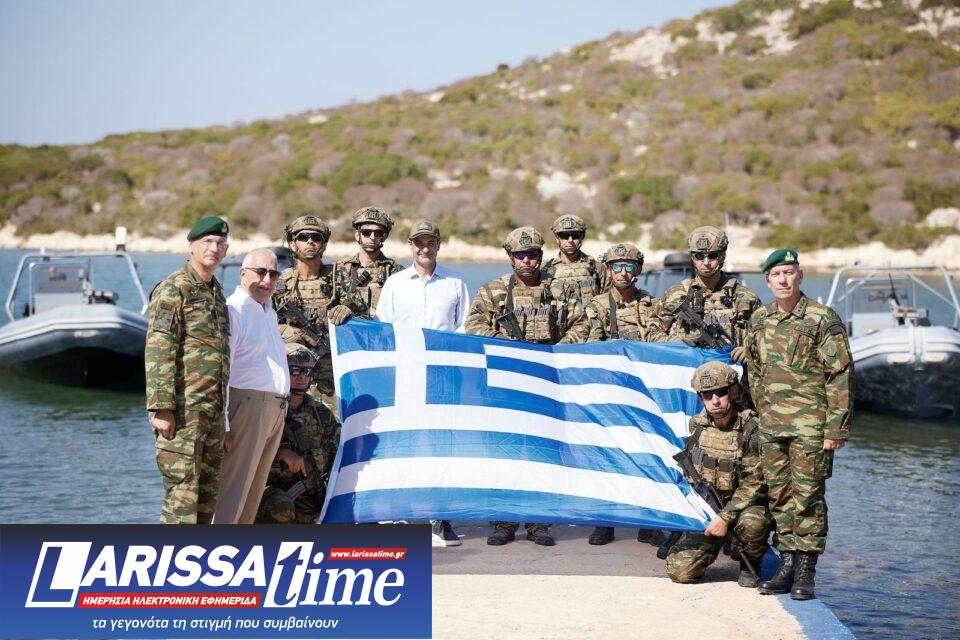 Σε Ρω και Στρογγυλή ο πρωθυπουργός – Επισκέφθηκε φυλάκια και κατέθεσε στεφάνι-1