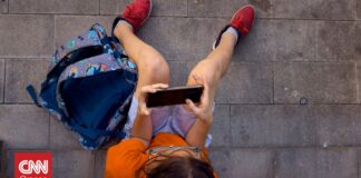 Γαλλία: Νέο σχέδιο για την απαγόρευση των social media σε παιδιά – Μακρόν: «Θα φτάσουμε ως το τέλος»