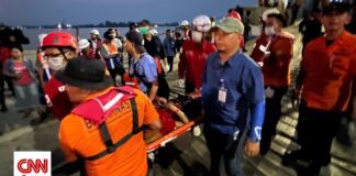 Ινδονησία: Έξι νεκροί και 130 αγνοούμενοι μετά τη βύθιση επιβατικού πλοίου